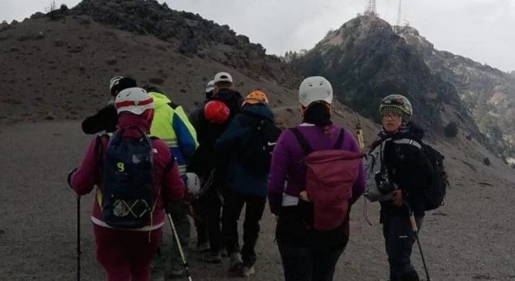 Rescatan a nueve personas extraviadas en el Nevado de Colima