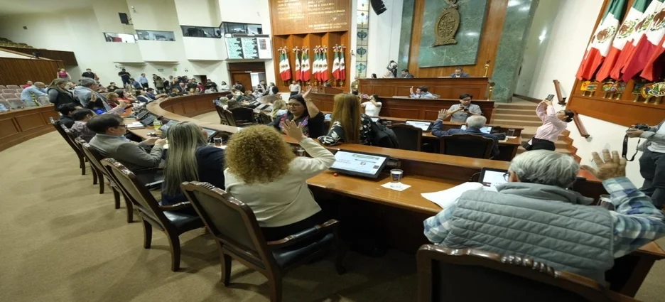 Aprueban en Sinaloa aumento de hasta 23 años de cárcel para “robacarros” en casos agravados