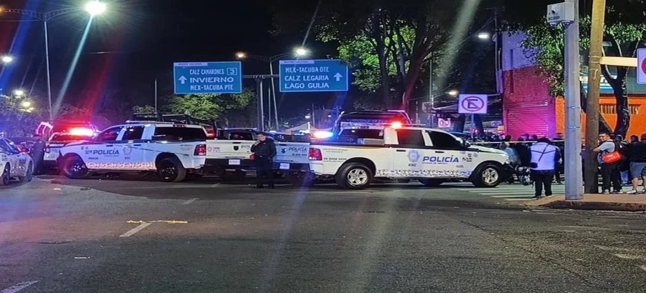 Conflicto vial en Tacuba termina con un motociclista asesinado