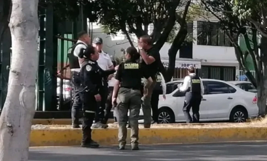 Hombre resulta lesionado tras caer de puente peatonal en Morelia