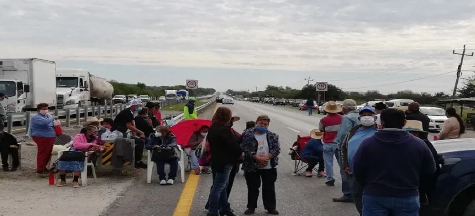 Los ejidatarios cierran la carretera en Tamaulipas, exigen pago de 8 mdp por afectaciones a sus tierras