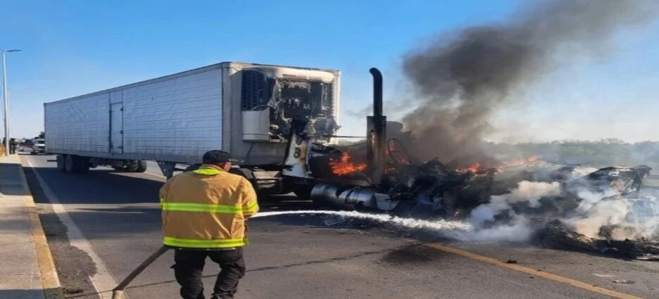 Unos pistoleros bloquean la carretera federal 2 en Camargo, Tamaulipas