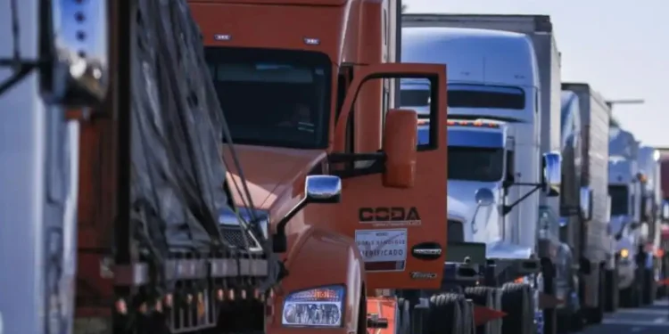 Convocan transportistas y campesinos a paro nacional