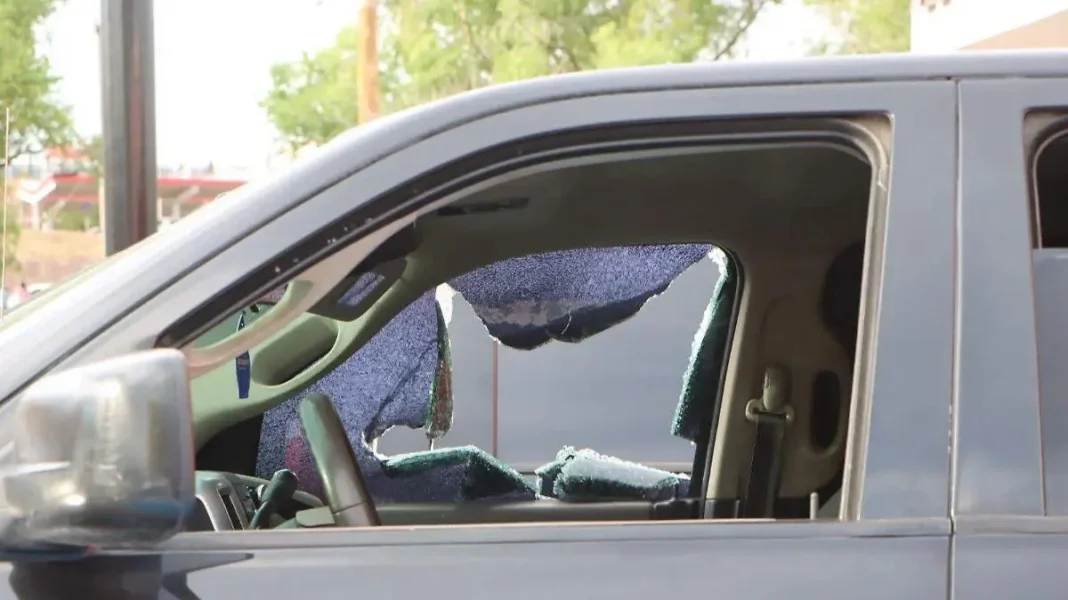 Fueron dos los participantes en el robo de 1.2 mdp de camioneta estacionada en Plaza Saucito