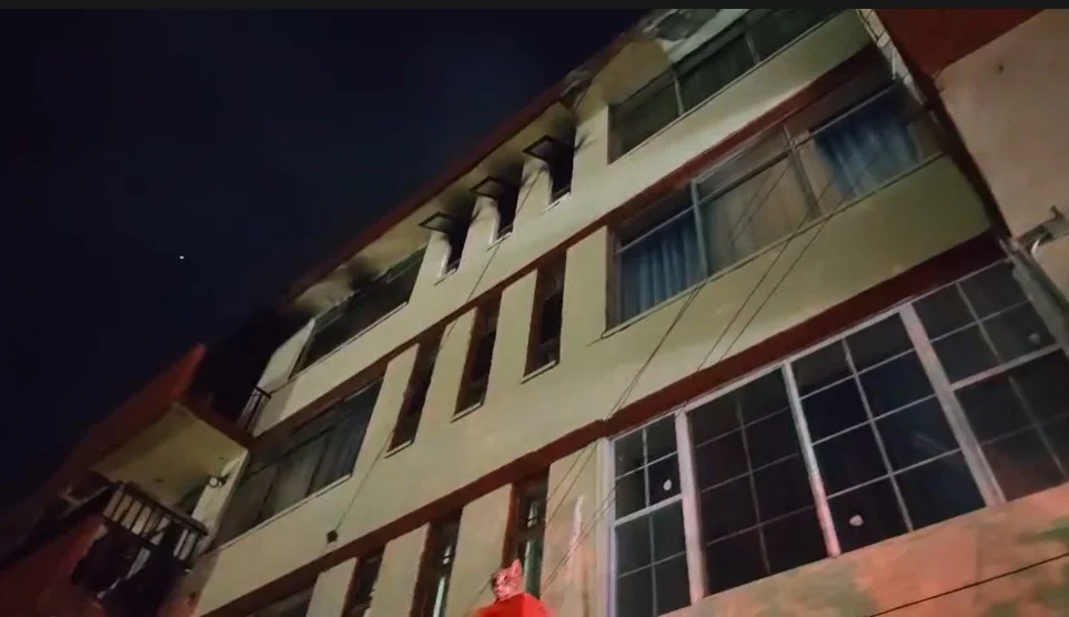 Incendio en condominios Constitución provoca desalojo de 10 personas