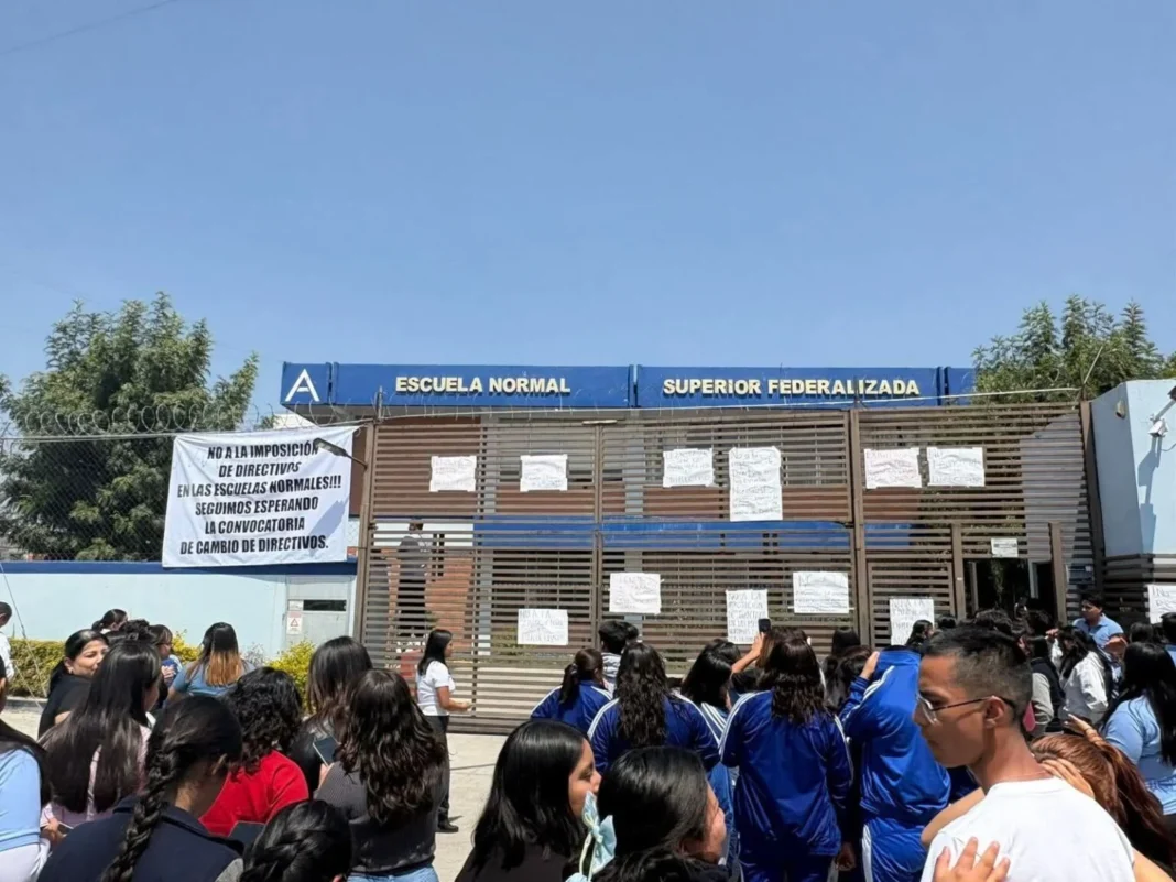 Más de 10 escuelas normales de Puebla concluyen paro y retoman actividades