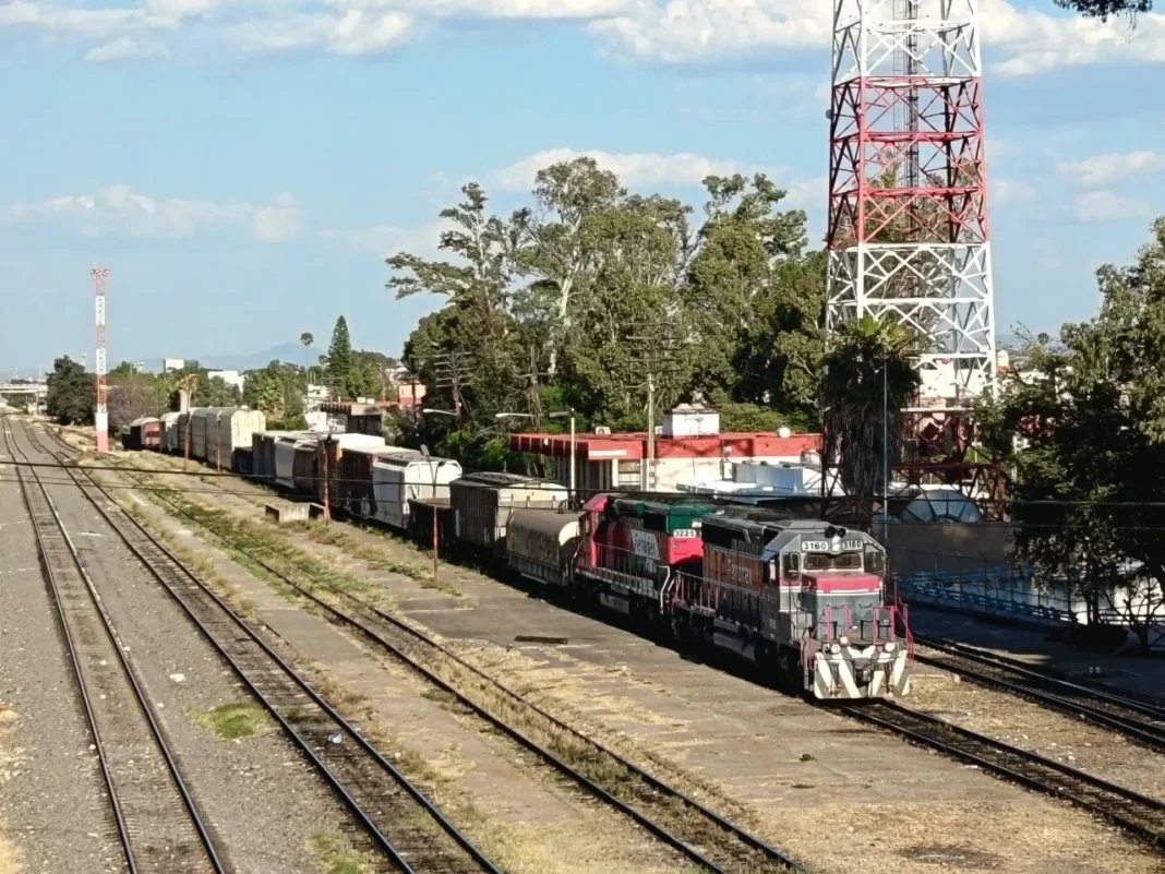 Proyecto de tren Querétaro-Irapuato afecta al menos 300 predios en Guanajuato