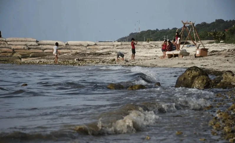 Reportan presencia de crudo en playas de Carmen y Champotón