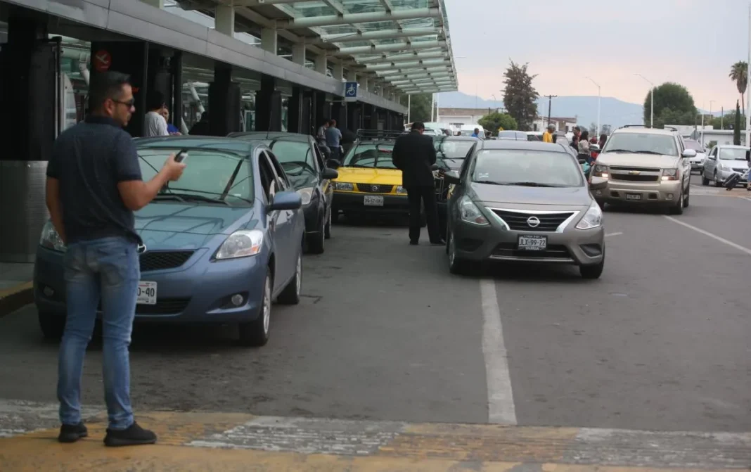 Conductores de plataformas alistan manifestación hacia el aeropuerto de Guadalajara