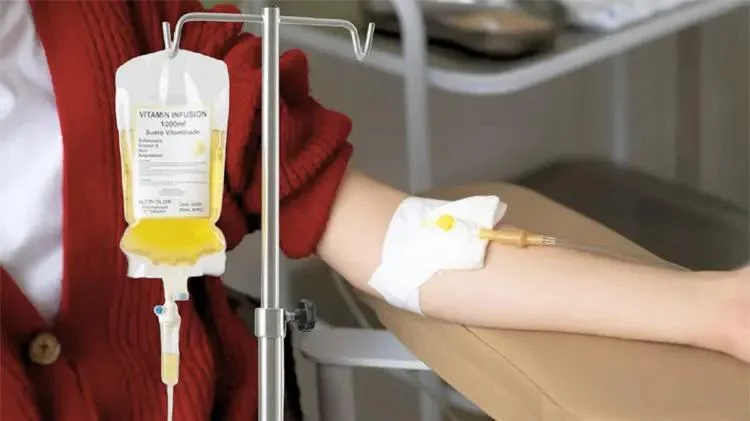 Investigan sueros vitaminados tras cuatro muertes en Sonora