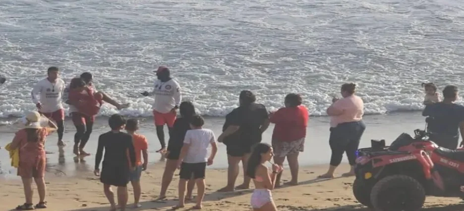 Rescatan a 22 bañistas en playas de Mazatlán durante Sábado de Gloria