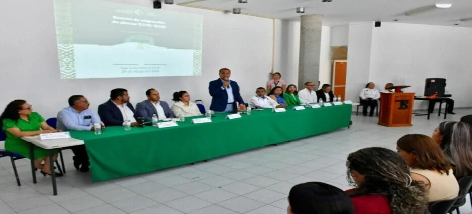 El gobierno de San Luis Potosí entrego más de 40 plazas para telesecundaria