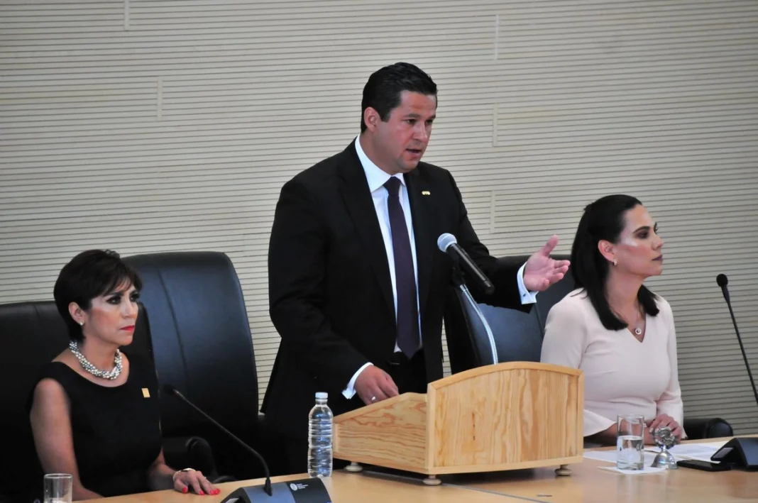 Gobierno de Diego Sinhue en Guanajuato dio de forma irregular calentadores solares a funcionarios ASEG