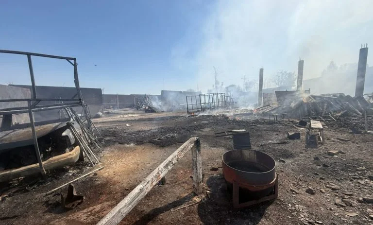 Incendio provoca cierre de carretera por seis horas en Purísima del Rincón, Guanajuato