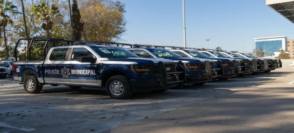 Investigan a policía de Tijuana por presunto traspaso de bultos sospechosos