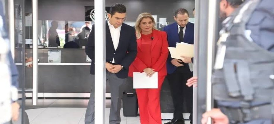 Maru Campos acude a la FGR en CDMX por investigación sobre agentes de la CIA en Chihuahua