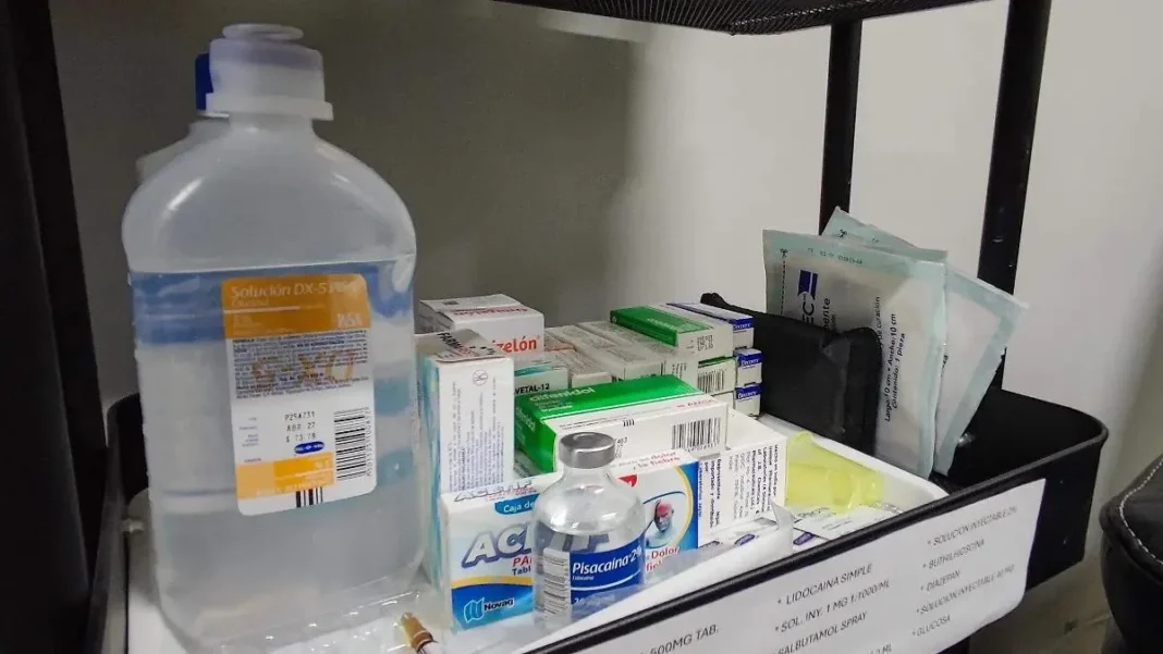 Presunto responsable de la muerte de ocho personas con sueros vitaminados falta a la audiencia