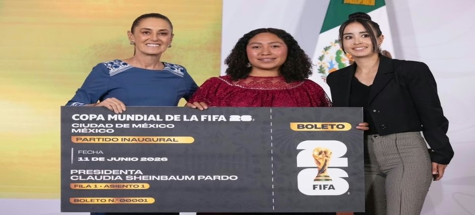 Sheinbaum entrega su boleto para la inauguración del Mundial 2026 a joven veracruzana