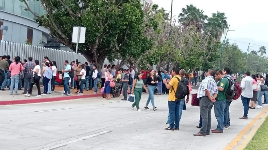 Docentes de Chiapas intensifican protestas y toman oficinas gubernamentales