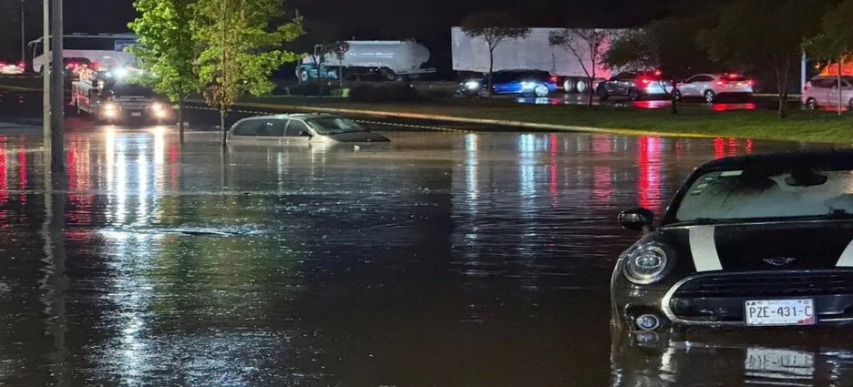 Fuertes lluvias provocan inundaciones, deslaves y vehículos varados en la Ciudad de México