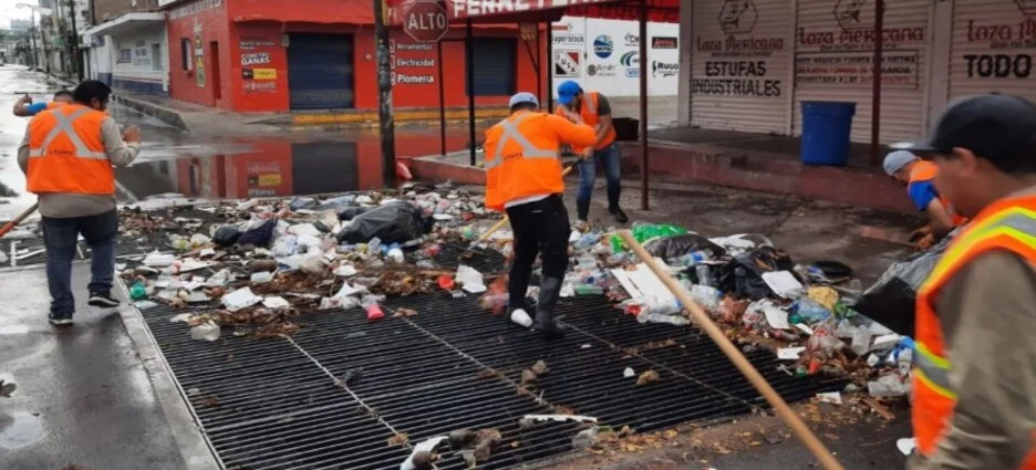 Retiran 1.5 toneladas de basura de rejillas y bocatormentas tras lluvias en Culiacán