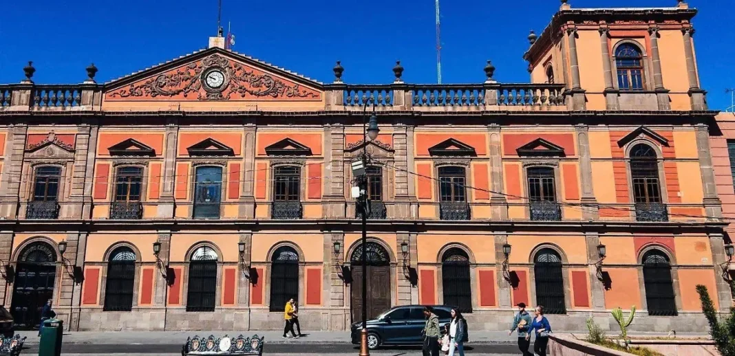 Alta demanda en la UASLP deja a miles de aspirantes sin lugar