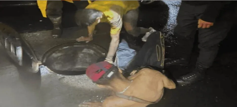 Rescatan a 2 hombres de una alcantarilla en Guadalajara