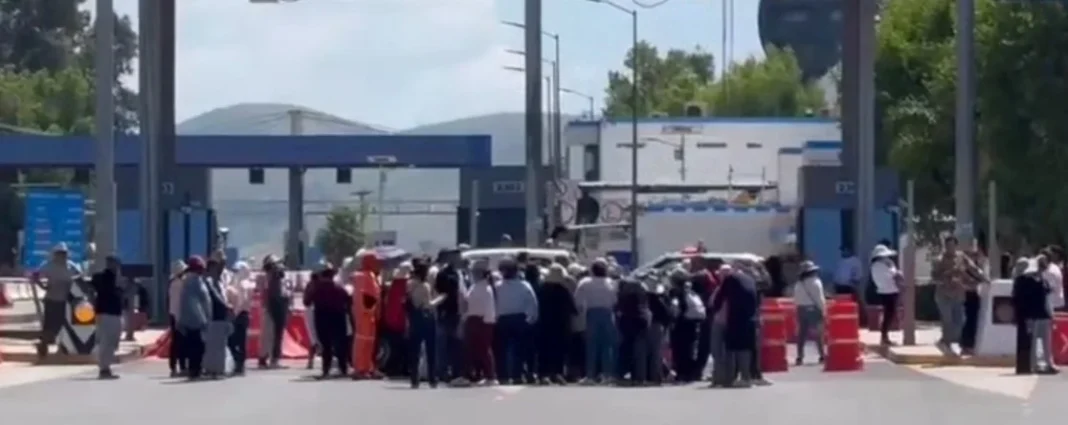 Bloquean siete horas la Vía Atlixcáyotl para exigir localizar a América