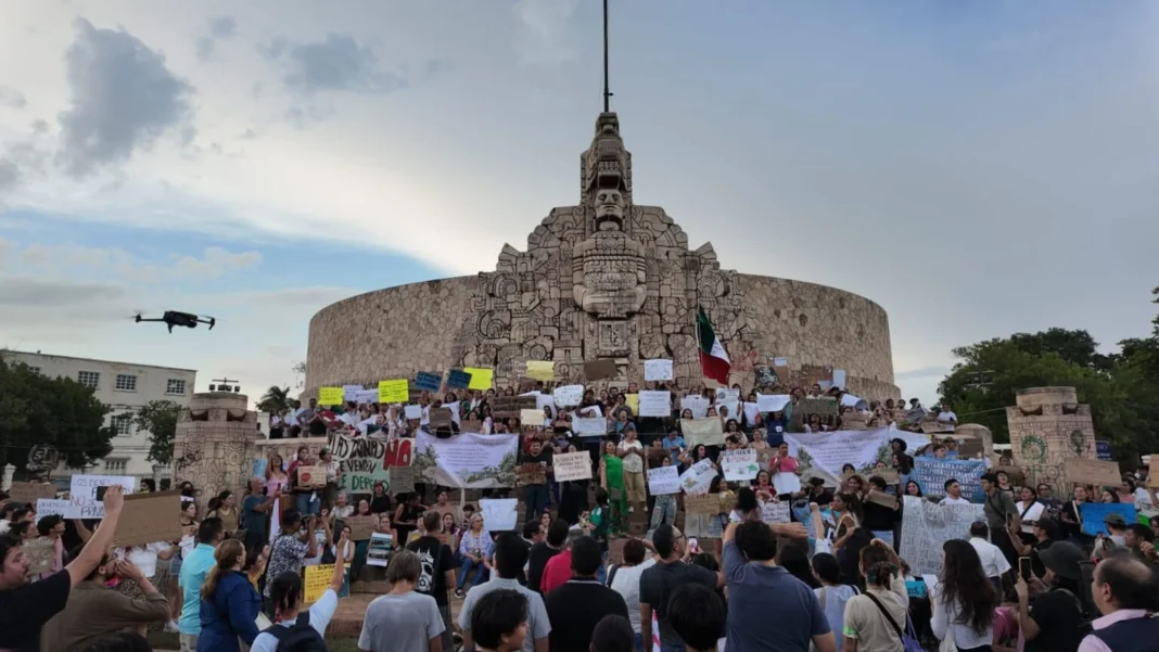 Decenas de personas exigen en Mérida que frene por completo el proyecto inmobiliario de Las Dunas