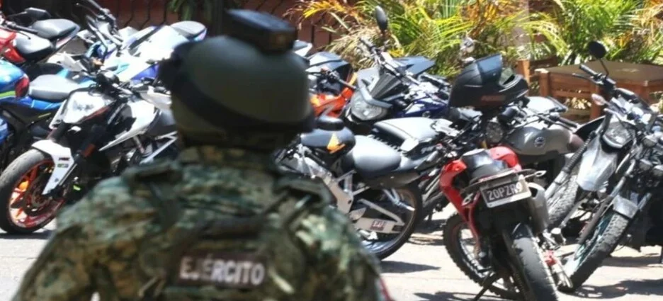 Ejército localiza campamento con armas y equipo táctico en Mazatlán