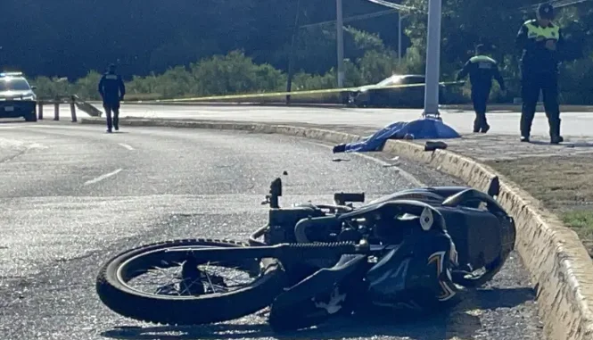 Fallece motociclista luego de estrellarse contra un poste en Saltillo