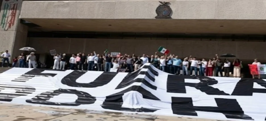 “Fuera Rochismo” ciudadanos exigen en Culiacán un gobernador sin vínculos con Rocha Moya
