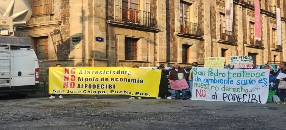 Pobladores manifiestan su rechazo a Polos del Bienestar frente a Palacio Nacional