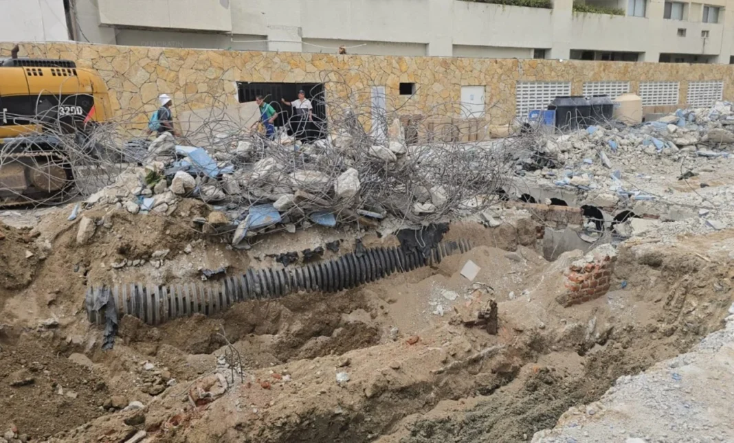 Demuelen obra de 27 mdp en Acapulco ante amenaza de Polo