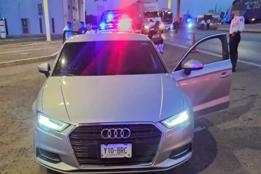 Detienen a joven con automóvil robado en acceso sur de Aguascalientes