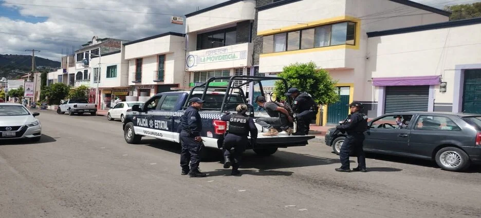 Detienen a sujeto armado con escopeta en recinto ferial