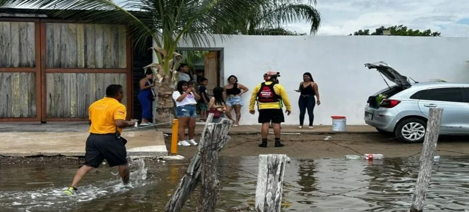 Huracán Polo inunda 5 comunidades de Sinaloa