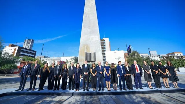 Monterrey conmemora 430 años de su fundación con guardia de honor