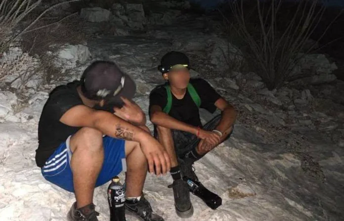 Rescatan a menores perdidos en un cerro de Torreón