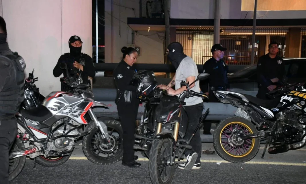Retiran 19 motocicletas durante operativo contra rodada en Monterrey
