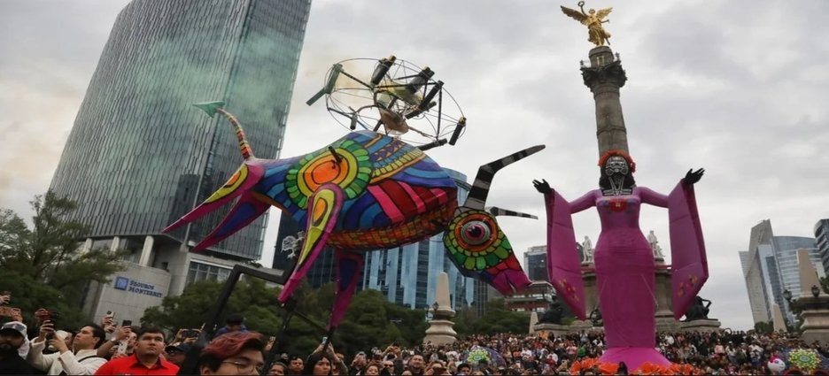 Alebrijes monumentales llenan de color las calles de CDMX y dan inicio a la temporada de Día de Muertos
