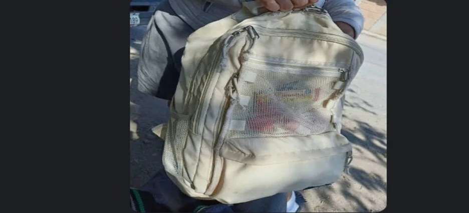 Captan a niño robando mochila de un cliente en tienda de Ecatepec