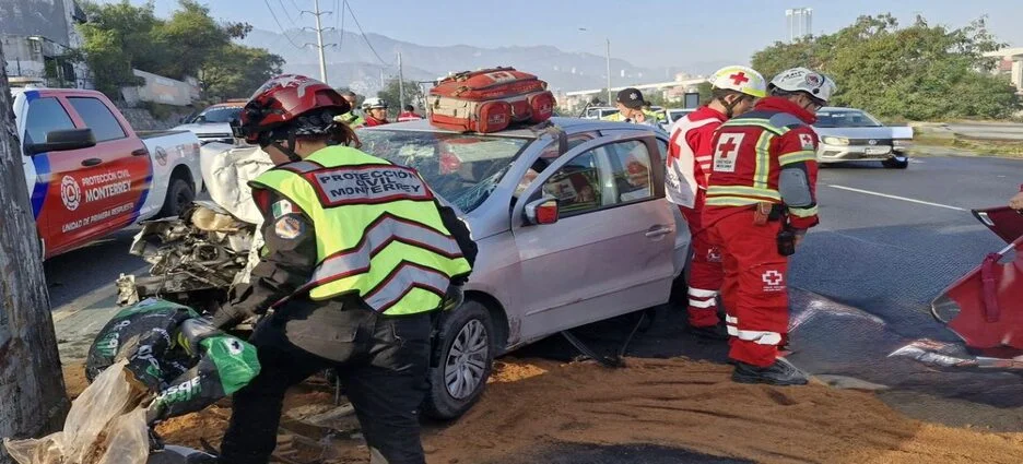 Choque en Morones Prieto deja una persona lesionada y genera fuerte carga vehicular