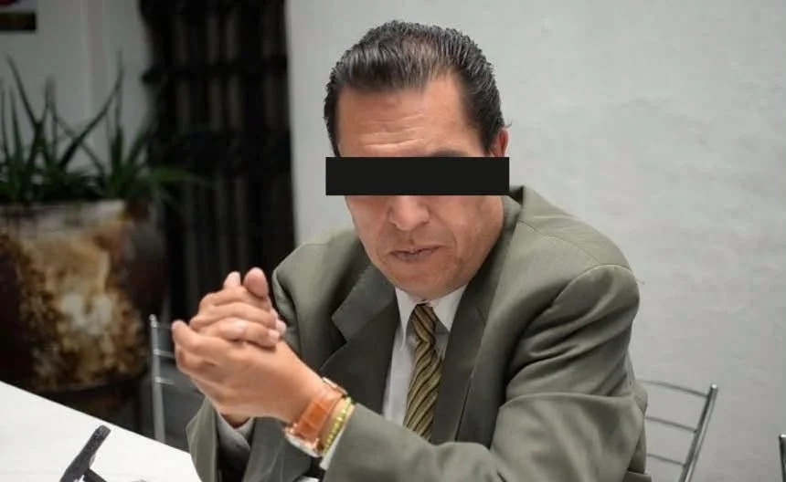 Detienen a exjuez de Puebla por presunta omisión que facilitó una fuga