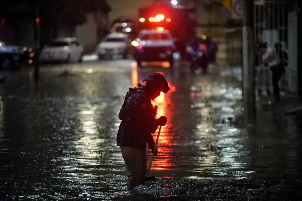 Lluvias dejan dos muertos en Xalapa