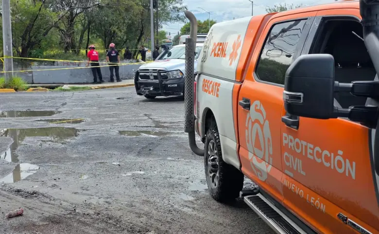Localizan cuerpo de un hombre dentro de un canalón en Monterrey