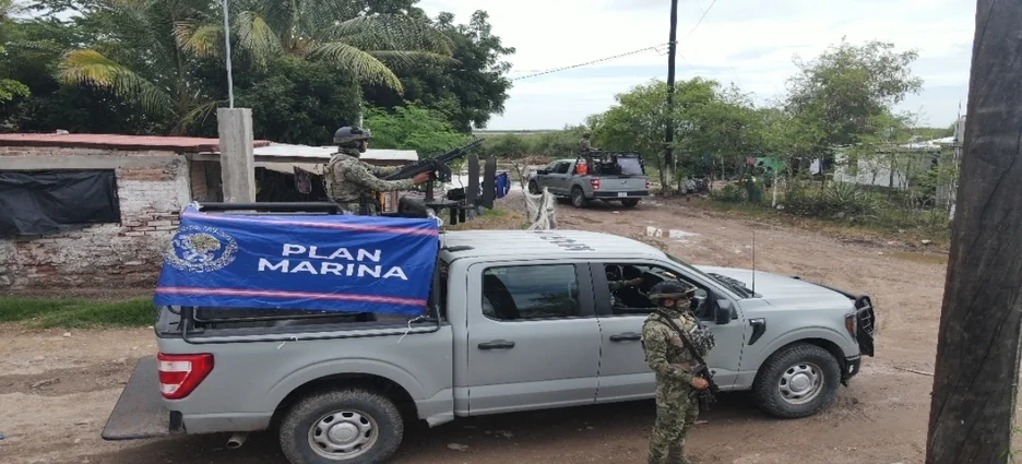 Marina activa Plan Marina para auxiliar a familias afectadas por lluvias y mareas en Sinaloa