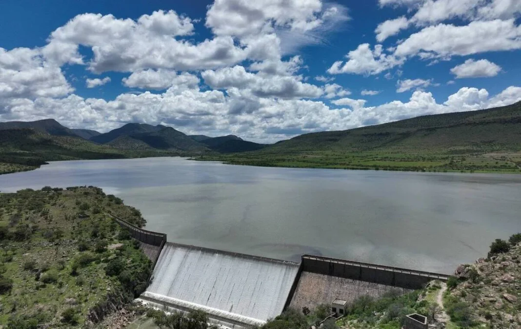 Suben el desfogue de la presa Guadalupe Victoria tras fuertes lluvias