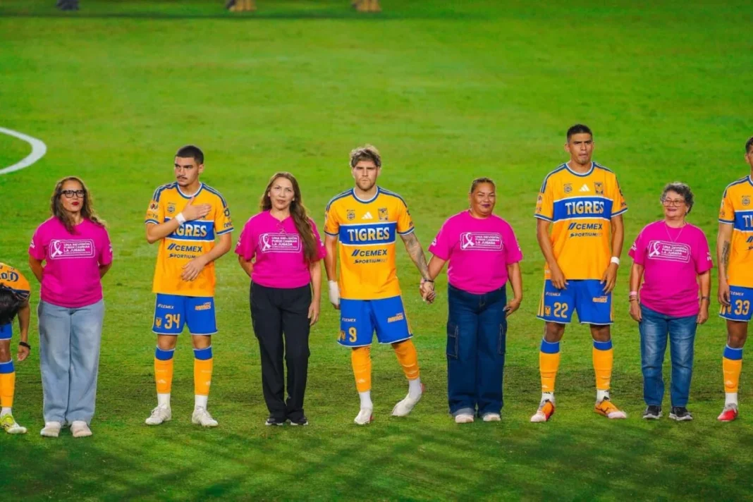 Tigres homenajea a sobrevivientes de cáncer de mama en el Estadio Universitario