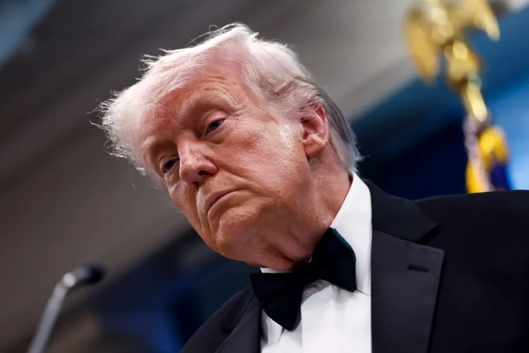 Trump se desploma en las encuestas a 15 días de unas elecciones clave para su futuro político